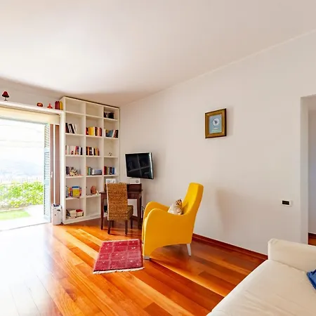 公寓 Joivy Inviting Flat With Garden And Sea View In *