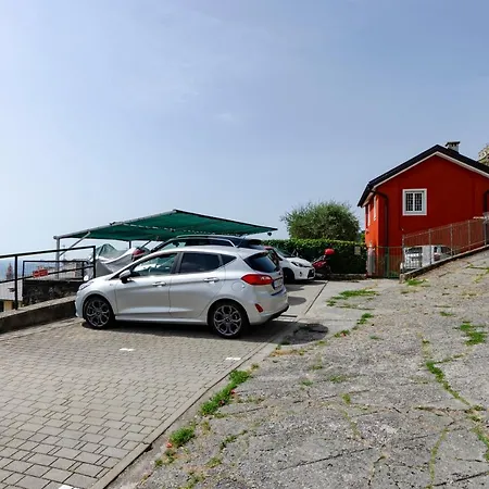 Appartamento Joivy Inviting Flat With Garden And Sea View In *
