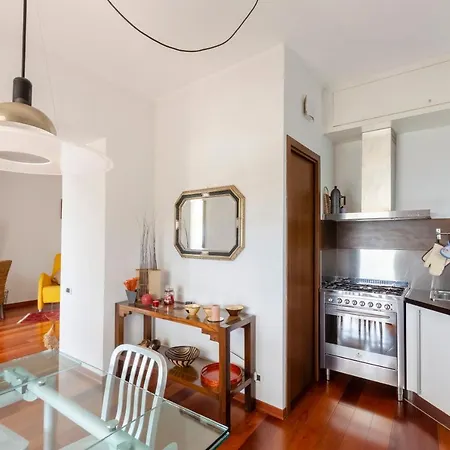 Appartamento Joivy Inviting Flat With Garden And Sea View In *