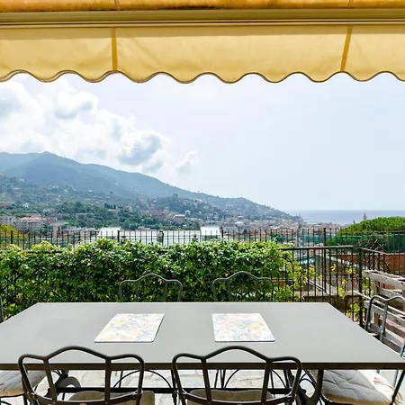 公寓 Joivy Inviting Flat With Garden And Sea View In *