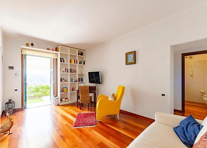 Lägenhet Joivy Inviting Flat With Garden And Sea View In *