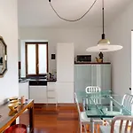 Joivy Inviting Flat With Garden And Sea View In Apartman Rapallo