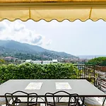 Appartamento Joivy Inviting Flat With Garden And Sea View In *