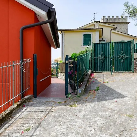 Joivy Inviting Flat With Garden And Sea View In Apartman Rapallo