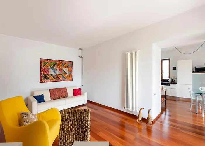 Lejlighed Joivy Inviting Flat With Garden And Sea View In